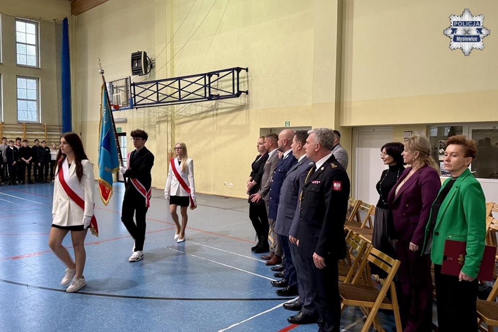 Ślubowanie uczniów klas mundurowych II LO w Mysłowicach