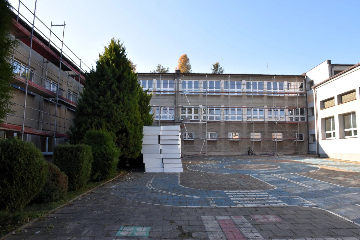 Termomodernizacja Zespołu Szkół nr 1 na Wilchwach. Co już udało się zrobić?