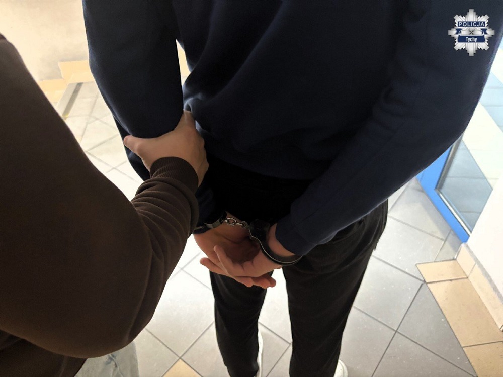 Taksówkarz pomógł złapać przestępców: 87 tysięcy złotych odzyskane przez policję