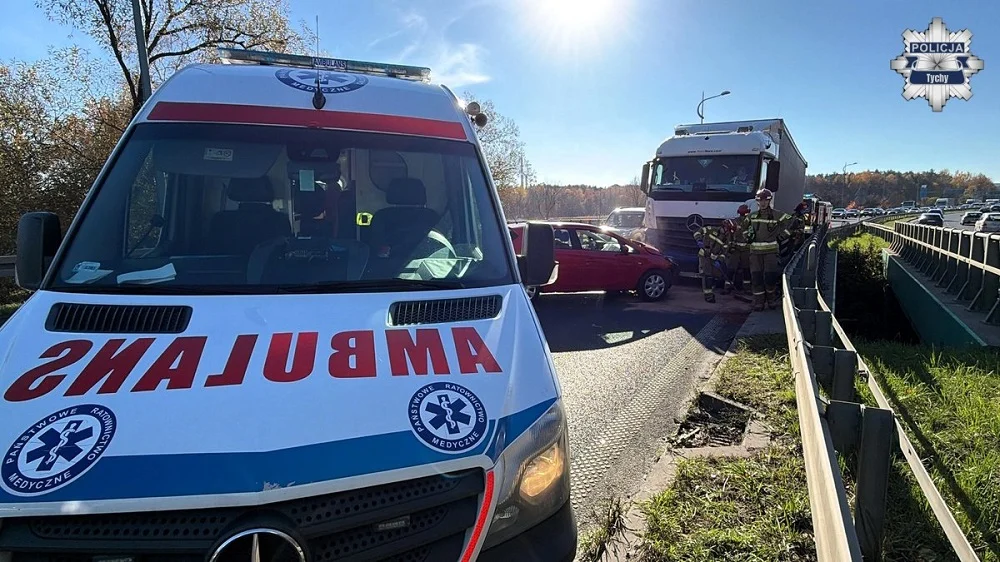 Wypadek na drodze krajowej nr 1 w Tychach – kierująca osobówką ukarana mandatem