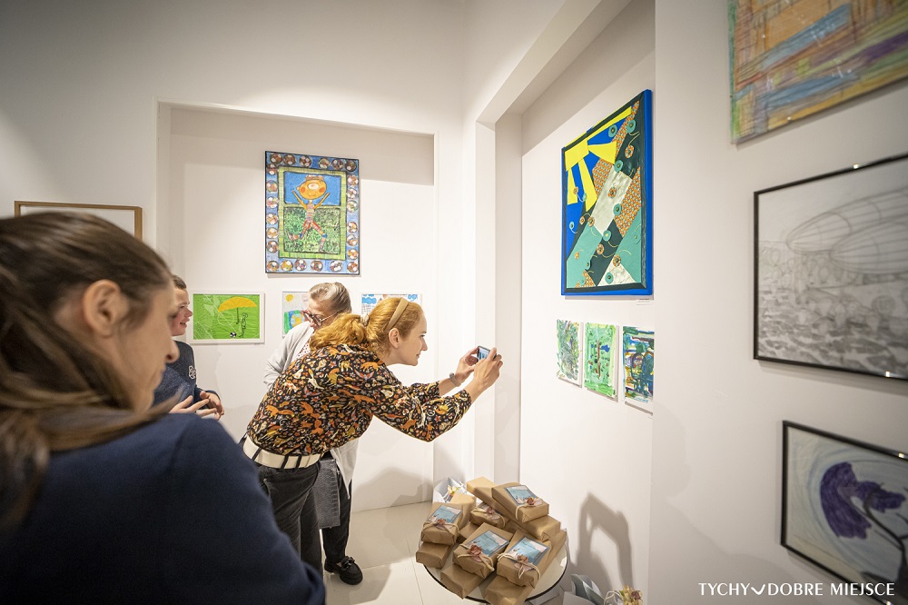 Wernisaż wystawy „Portrety” w Gemini Park Tychy – kampania „Z nich jesteśmy dumni”