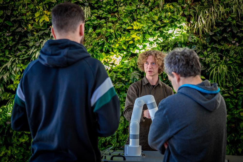 Zespół Szkół nr 5 w Tychach wzbogaca warsztaty o robot PLC