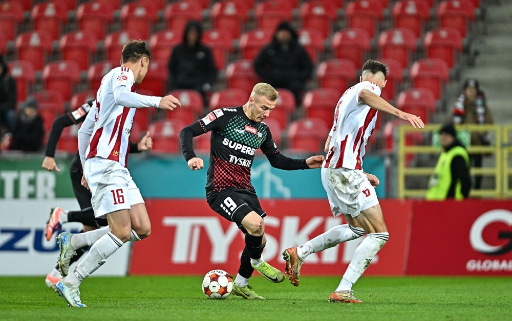 Pogoń Grodzisk Mazowiecki wygrywa z GKS Tychy w ostatnim meczu przed przerwą