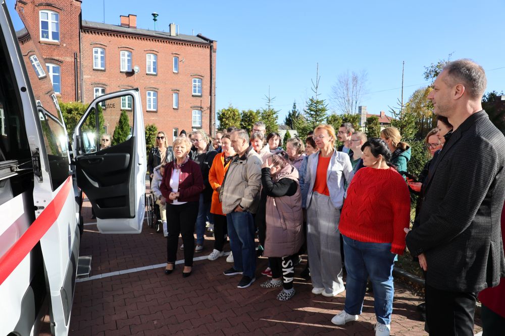 Nowy bus dla Warsztatów Terapii Zajęciowej / fot. UM Piekary Śląskie