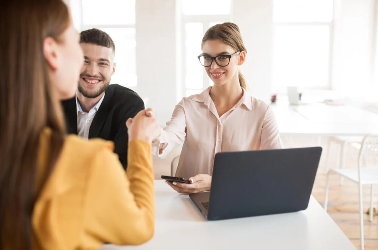 Czy pośrednik kredytowy pomoże w negocjacji marży kredytu hipotecznego?