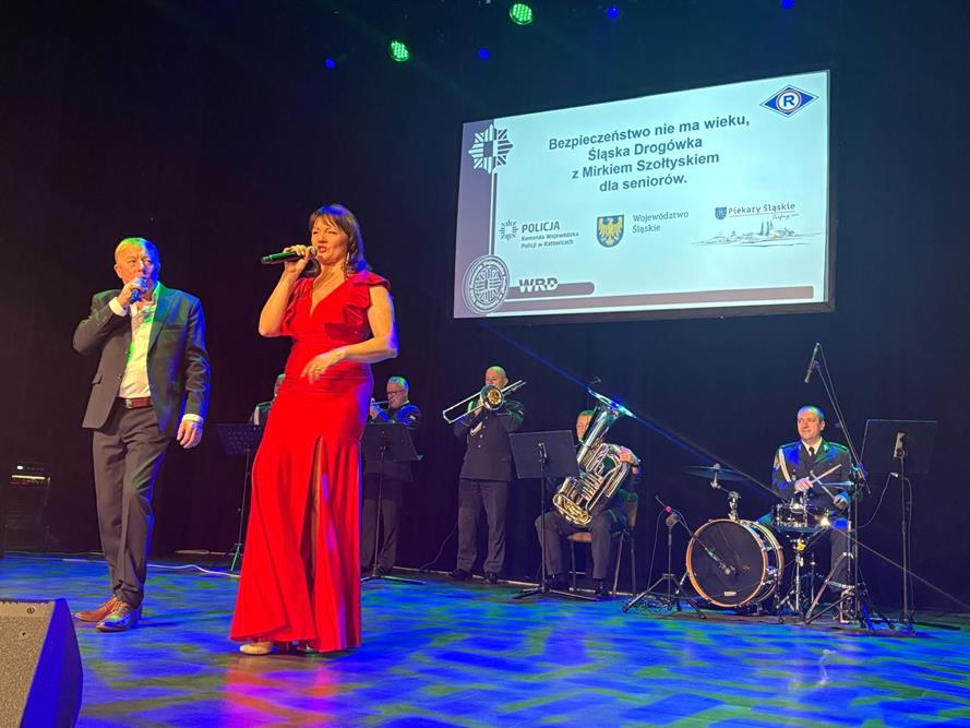 Mirek Szołtysek i Śląska Drogówka na koncercie dla seniorów w Piekarach
