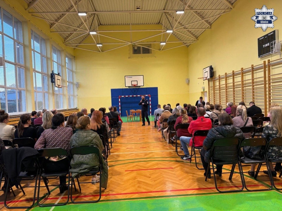 Policjanci o bezpieczeństwie dzieci - spotkanie z rodzicami w Szkole Podstawowej w Wilczej