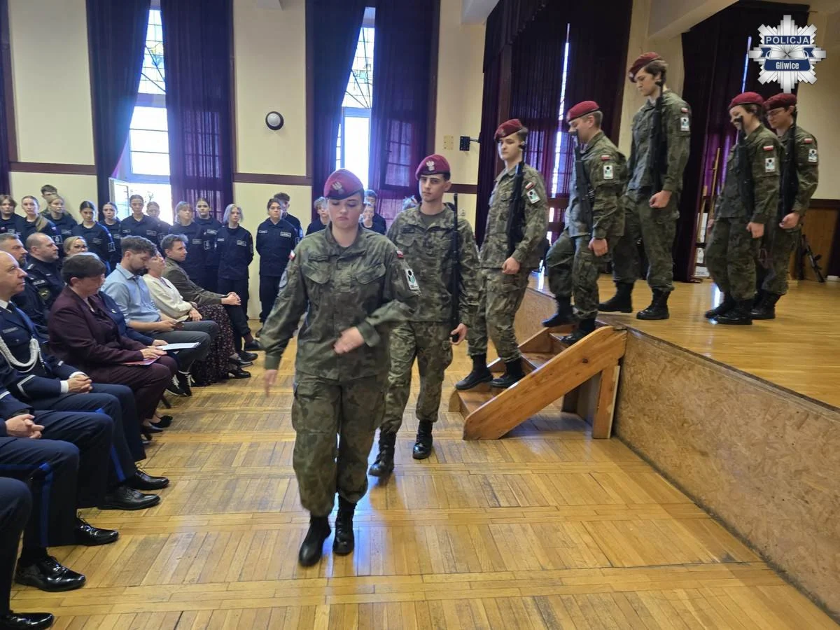 Ślubowanie uczniów klas mundurowych Liceum „Animator” z udziałem gliwickiej policji
