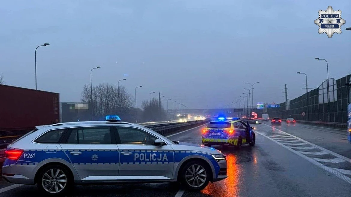 Utrudnienia na A4 w Gliwicach. Bale drewna zablokowały trasę na Kraków