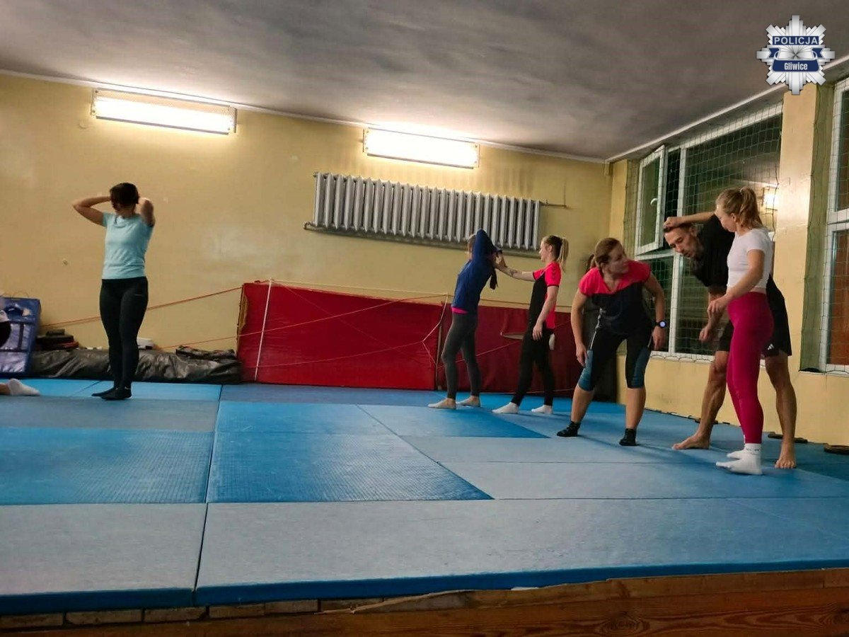 „Samoobrona dla Kobiet w Policji” – szkolenie w gliwickiej komendzie