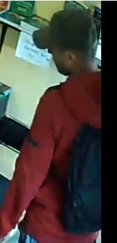 Kradzież sztabki srebra w Gliwicach. Policja publikuje wizerunek podejrzanego