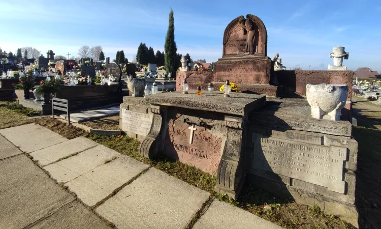 Spacer po cmentarzu zagórskim w Sosnowcu – historia i najważniejsze groby