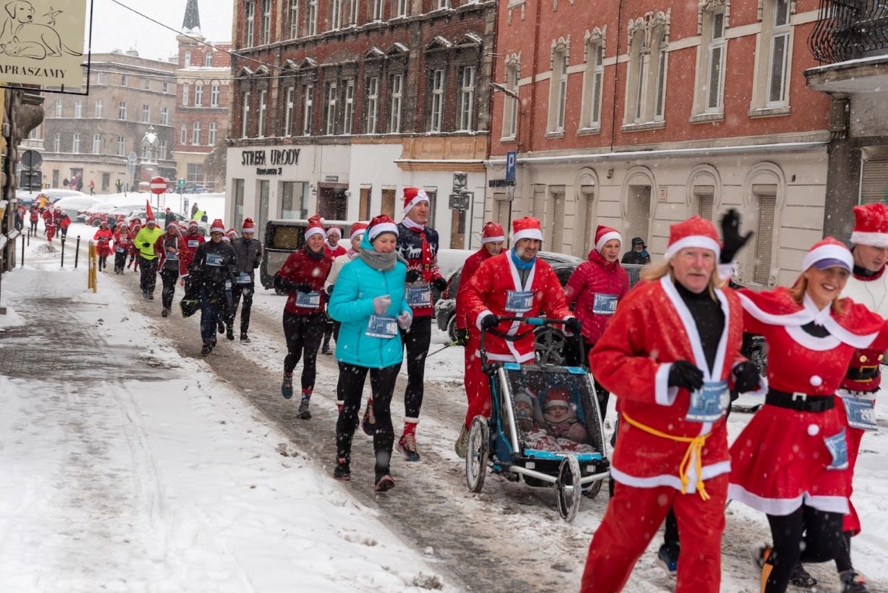Bieg Świętych Mikołajów wraca do Bytomia – charytatywna akcja już 6 grudnia