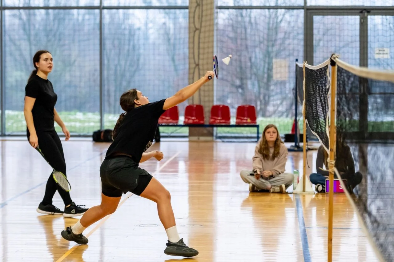 Mistrzostwa Bytomia w badmintonie: szkoły rywalizowały w sześciu kategoriach