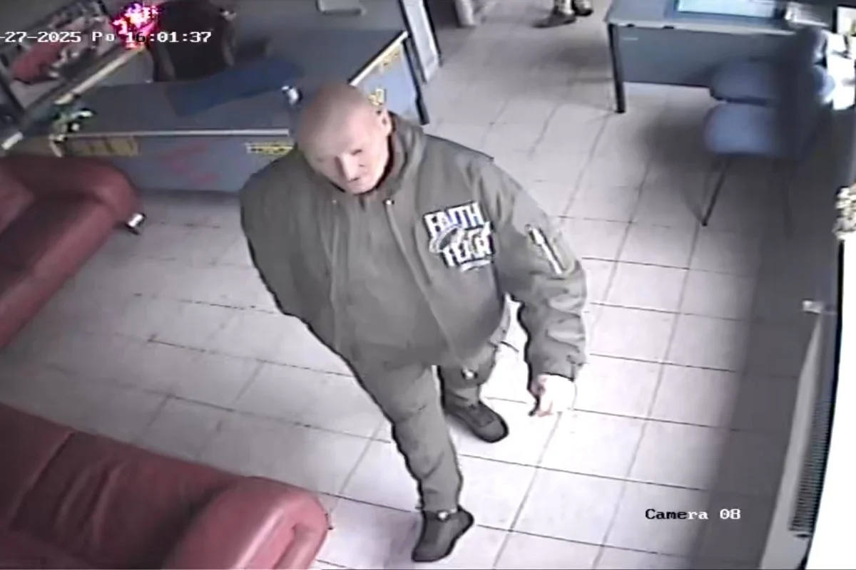 Katowice: Policja poszukuje mężczyzny podejrzewanego o kradzież auta i telefonów