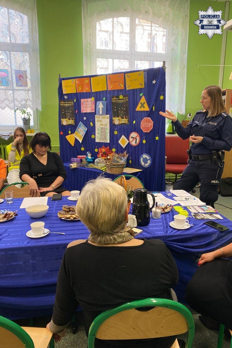 Odblaskowa szkoła w Katowicach: edukacja dzieci i seniorów o bezpieczeństwie