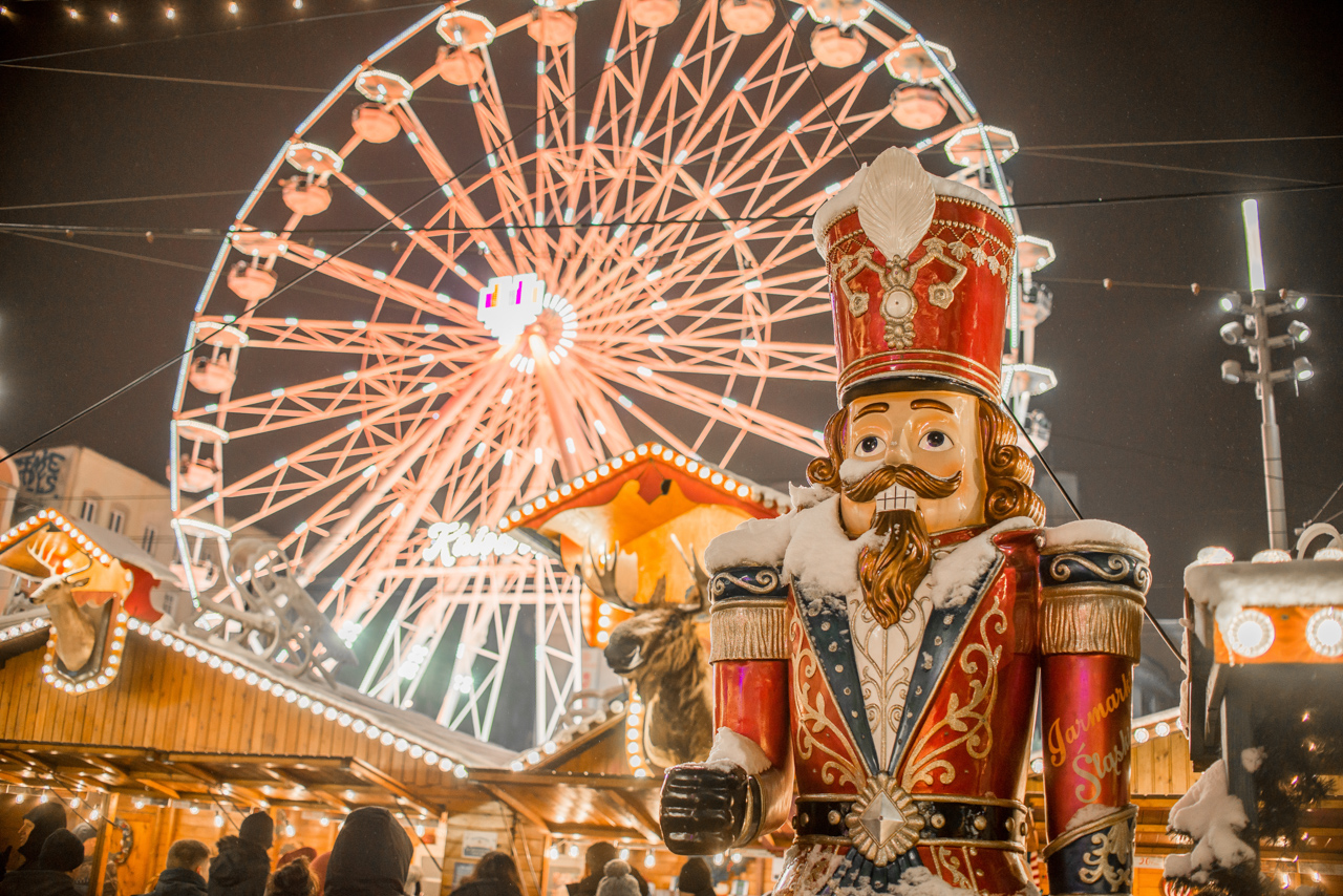 Trwa jarmark bożonarodzeniowy na rynku. Tłumy ludzi! [FOTORELACJA]