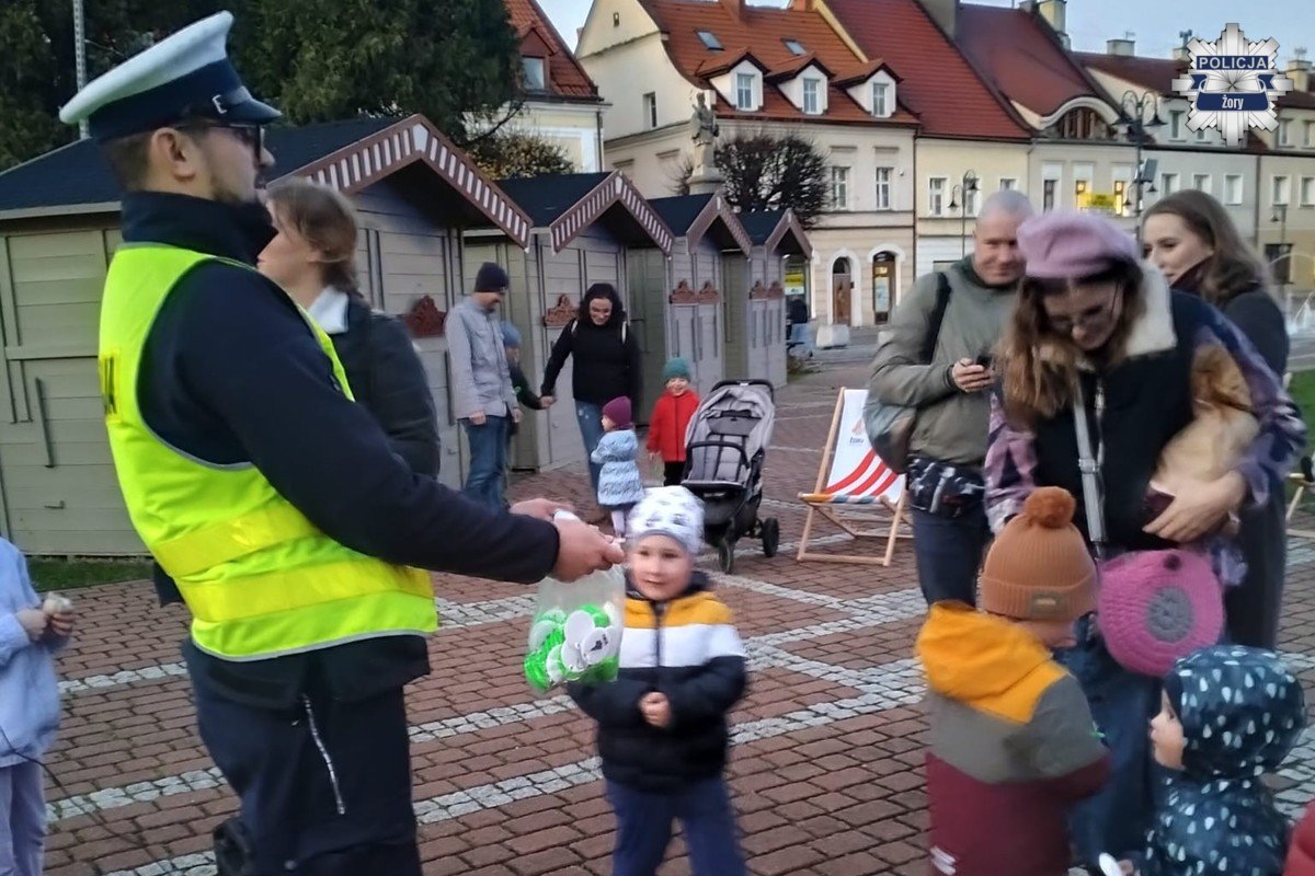 Żorscy policjanci włączyli się w akcję czytania