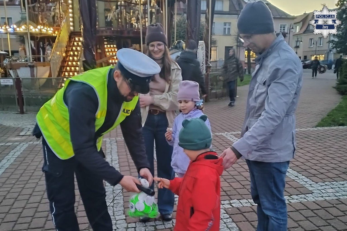 Żorscy policjanci włączyli się w akcję czytania
