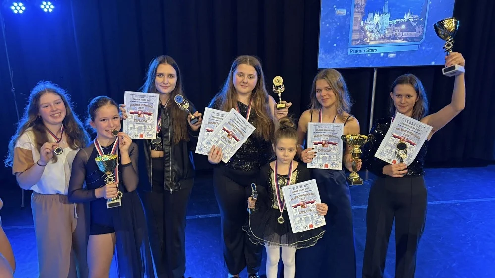 Wesołe Nutki z Żor triumfują na festiwalu w Pradze – 9 pucharów, w tym GRAND PRIX!