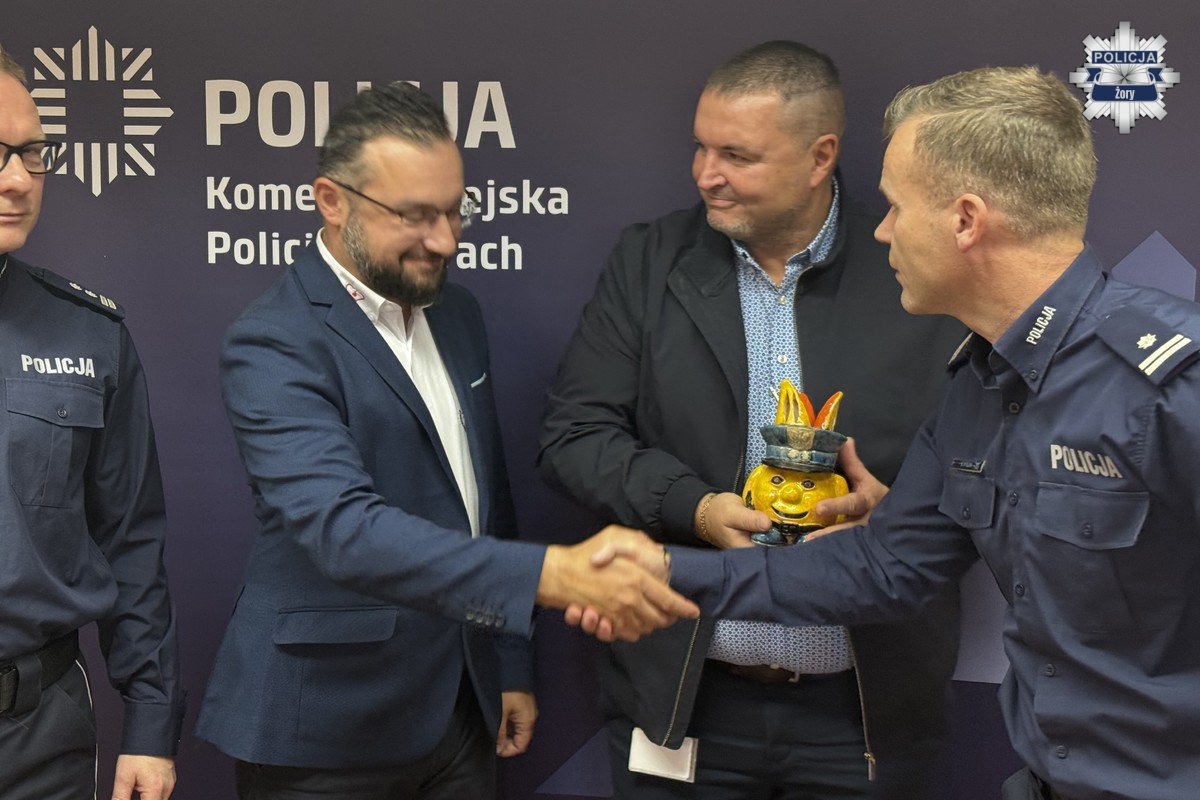 Nowoczesny sprzęt dla żorskiej policji dzięki współpracy lokalnych firm i stowarzyszeń
