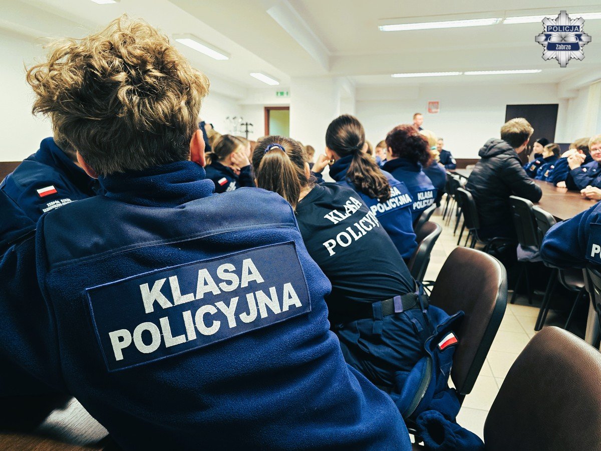 Dzień otwarty w zabrzańskiej komendzie – uczniowie poznali tajniki pracy policjanta