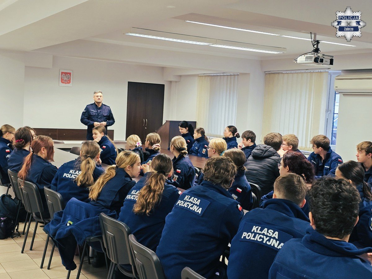 Dzień otwarty w zabrzańskiej komendzie – uczniowie poznali tajniki pracy policjanta