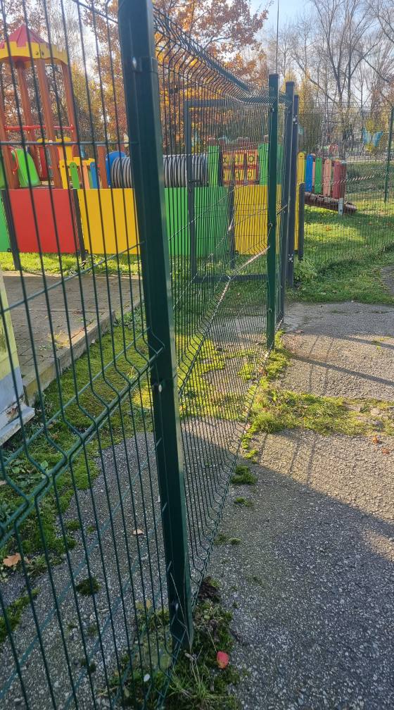 Ktoś zniszczył ogrodzenie prywatnego przedszkola. Znowu