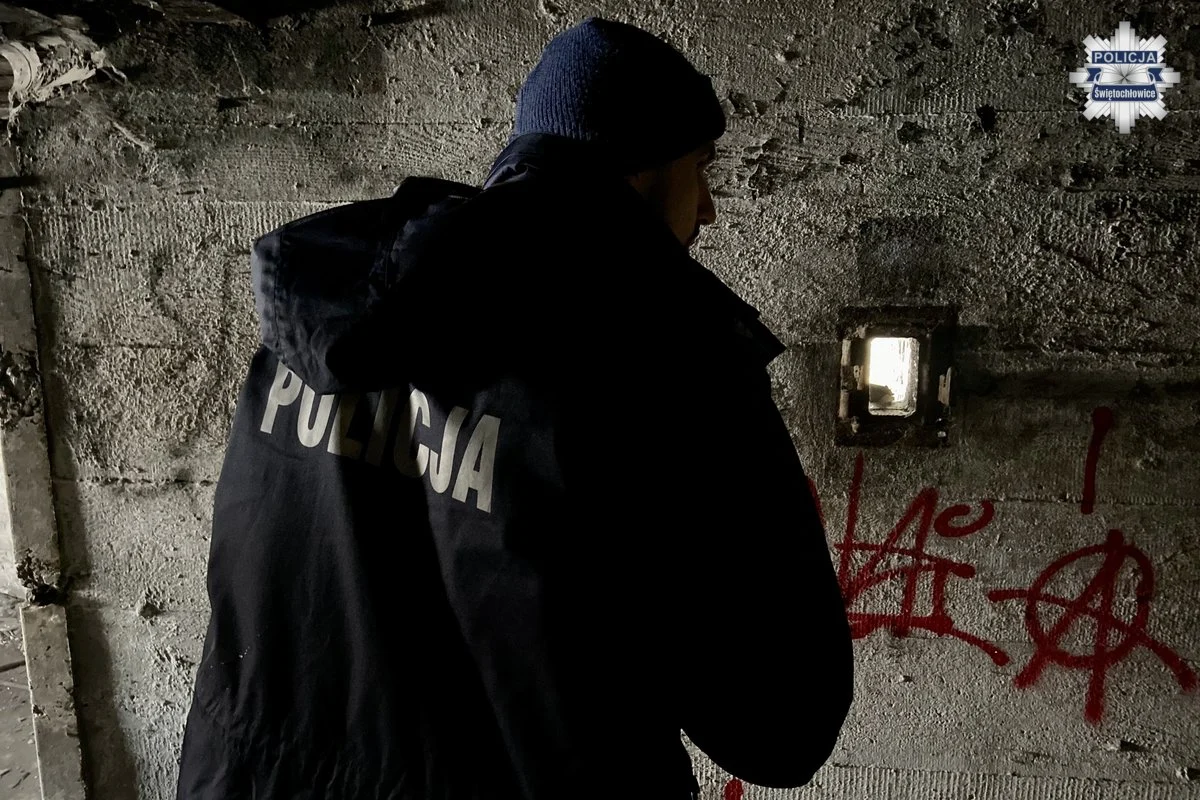 Świętochłowiccy policjanci pomagają osobom zagrożonym wychłodzeniem