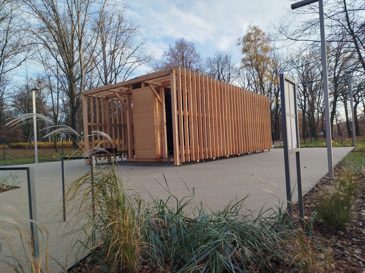 Zimowa przerwa w tężni w parku im. Mieszkańców Heiloo w Świętochłowicach