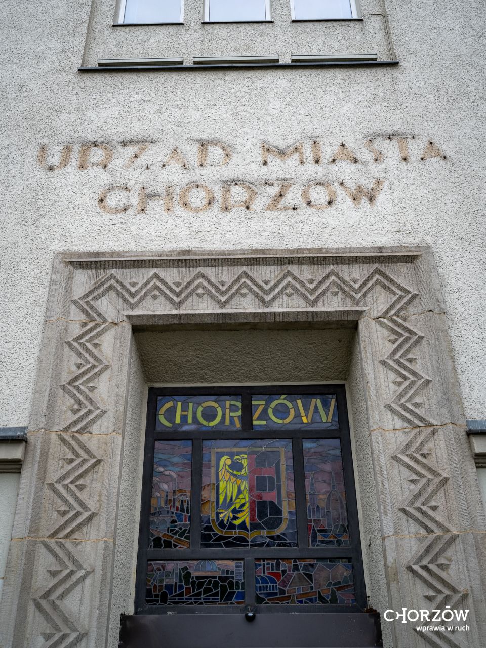 Z elewacji Urzędu Miasta w Chorzowie zniknął napis – wkrótce pojawi się nowy