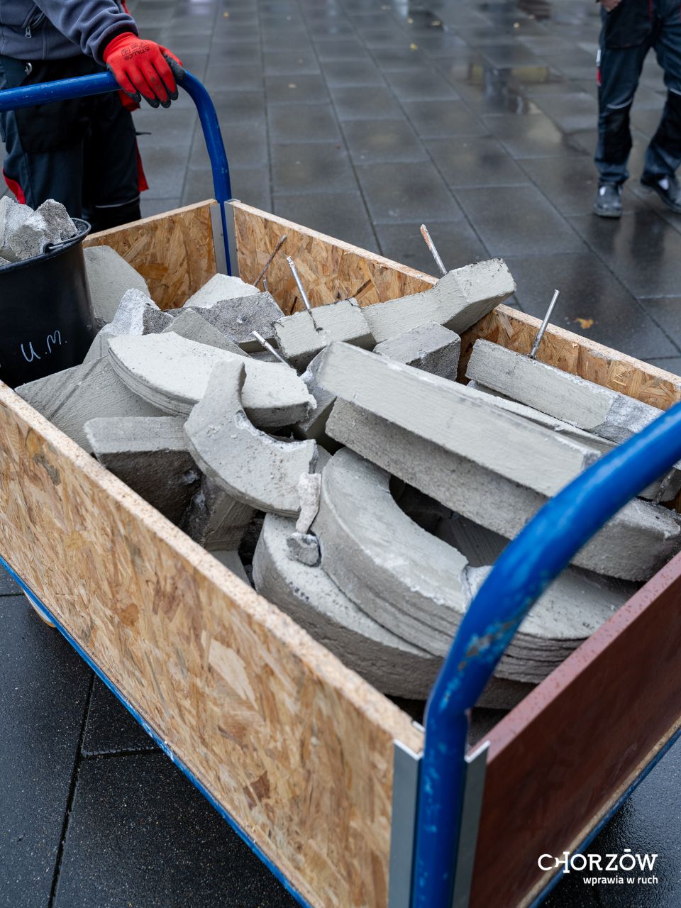 Z elewacji Urzędu Miasta w Chorzowie zniknął napis – wkrótce pojawi się nowy