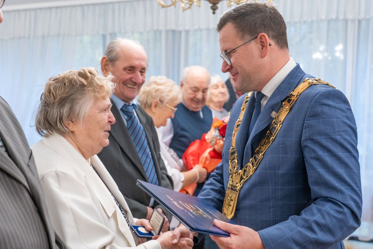 Chorzów świętuje małżeńskie jubileusze – nawet 60 lat razem!