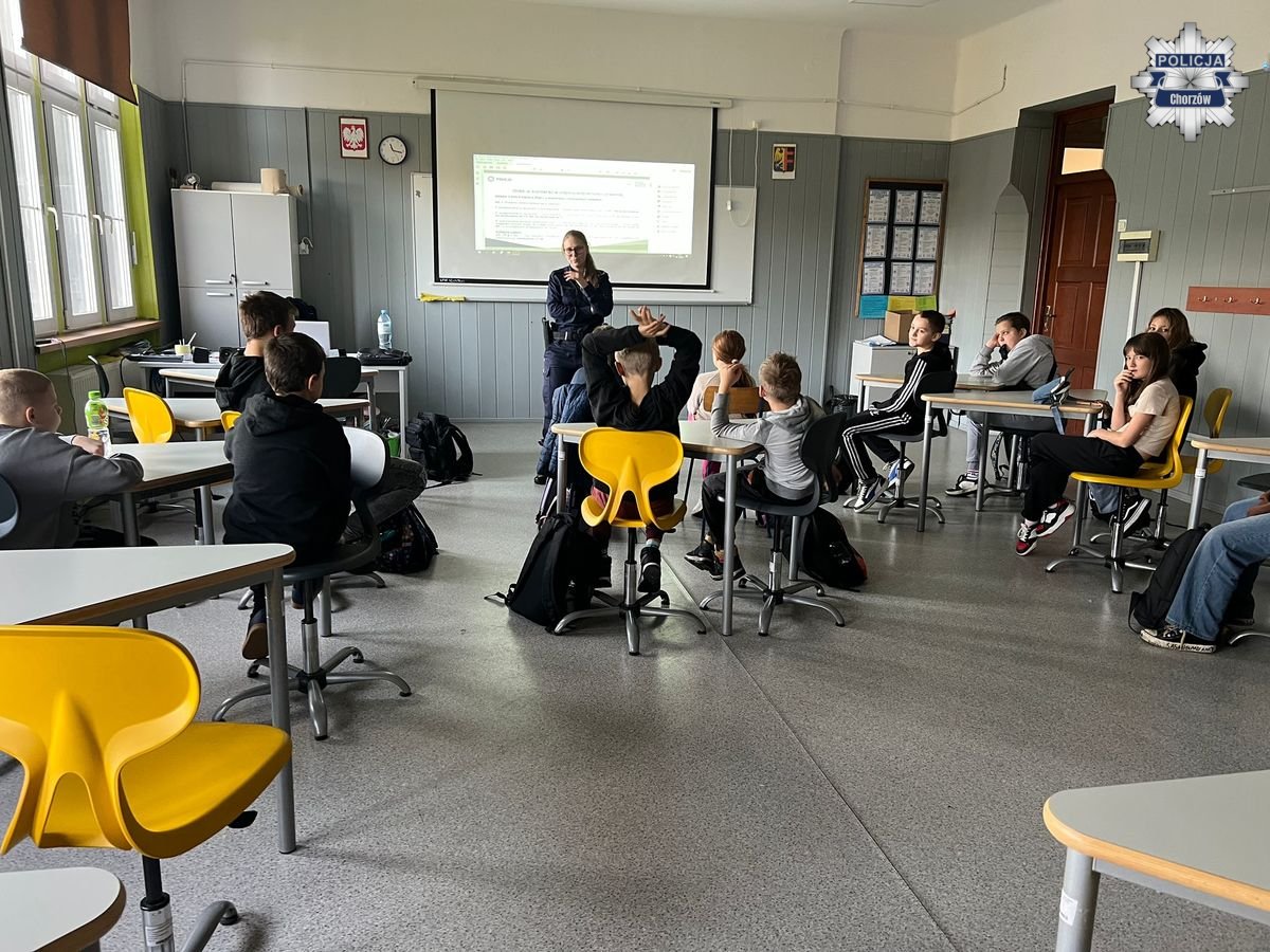 Chorzowscy policjanci o bezpieczeństwie, tolerancji i szacunku wśród uczniów