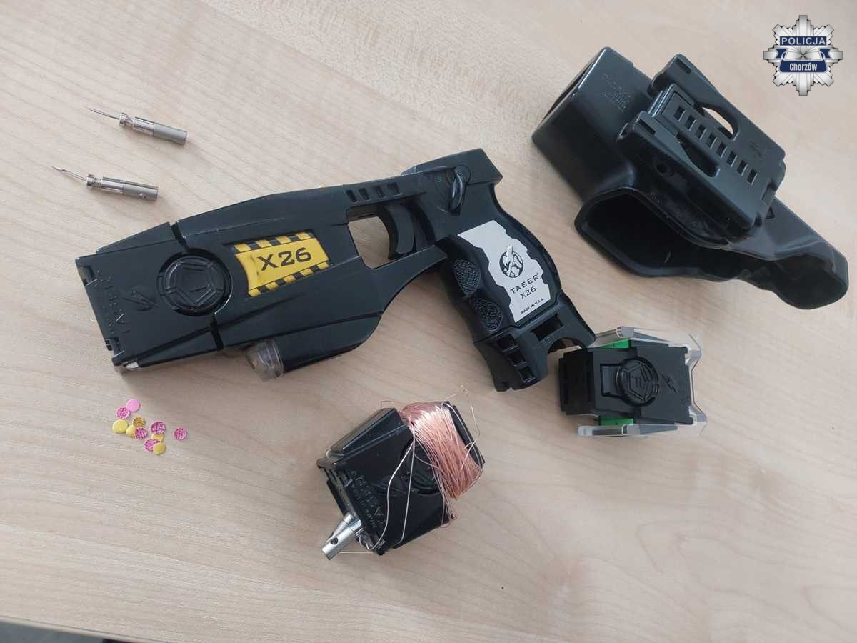 Szkolenie z użycia taserów w Chorzowie. Policjanci podnoszą swoje kwalifikacje