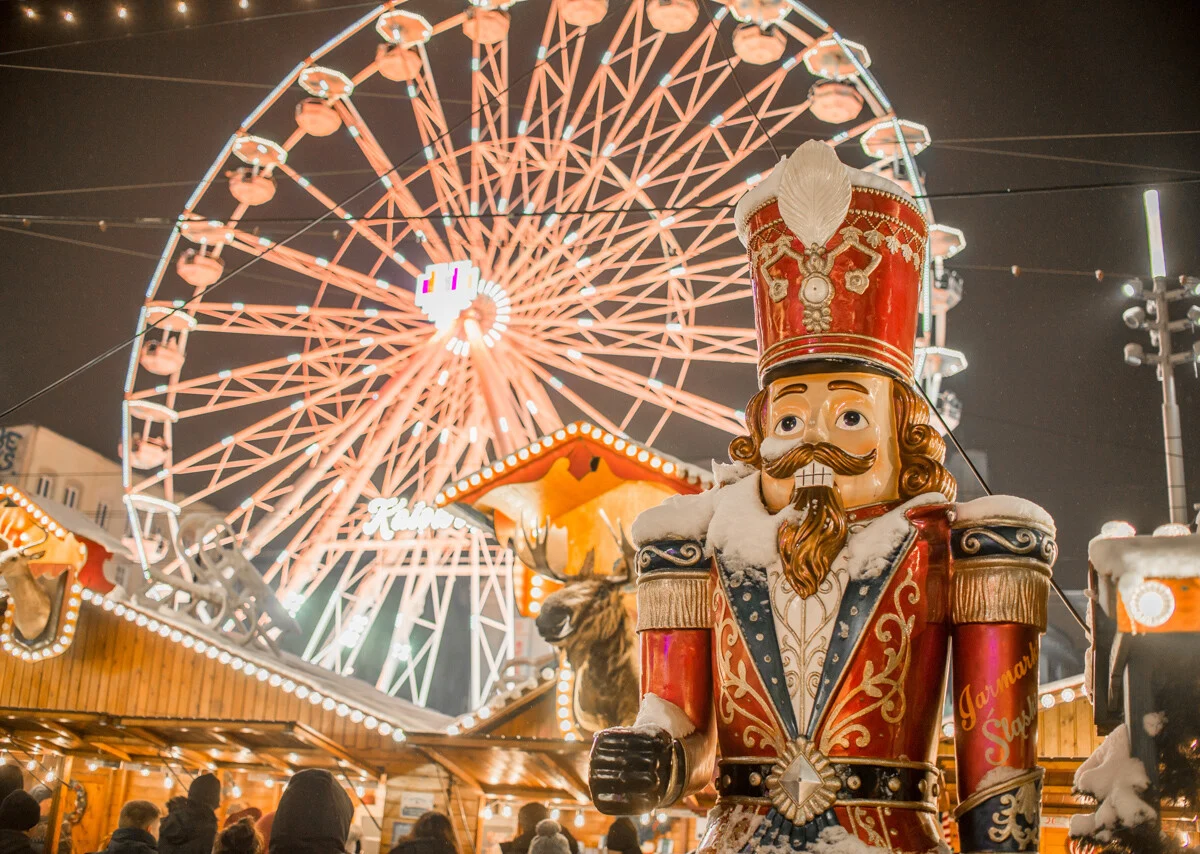 Trwa jarmark bożonarodzeniowy na rynku. Tłumy ludzi! [FOTORELACJA]