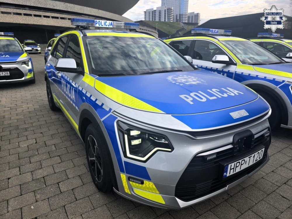 Nowoczesne radiowozy hybrydowe dla tyskiej policji /fot. KMP Tychy