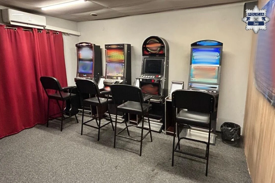 Nielegalne automaty, narkotyki i zatrzymani – wspólna akcja Policji i KAS w Żorach