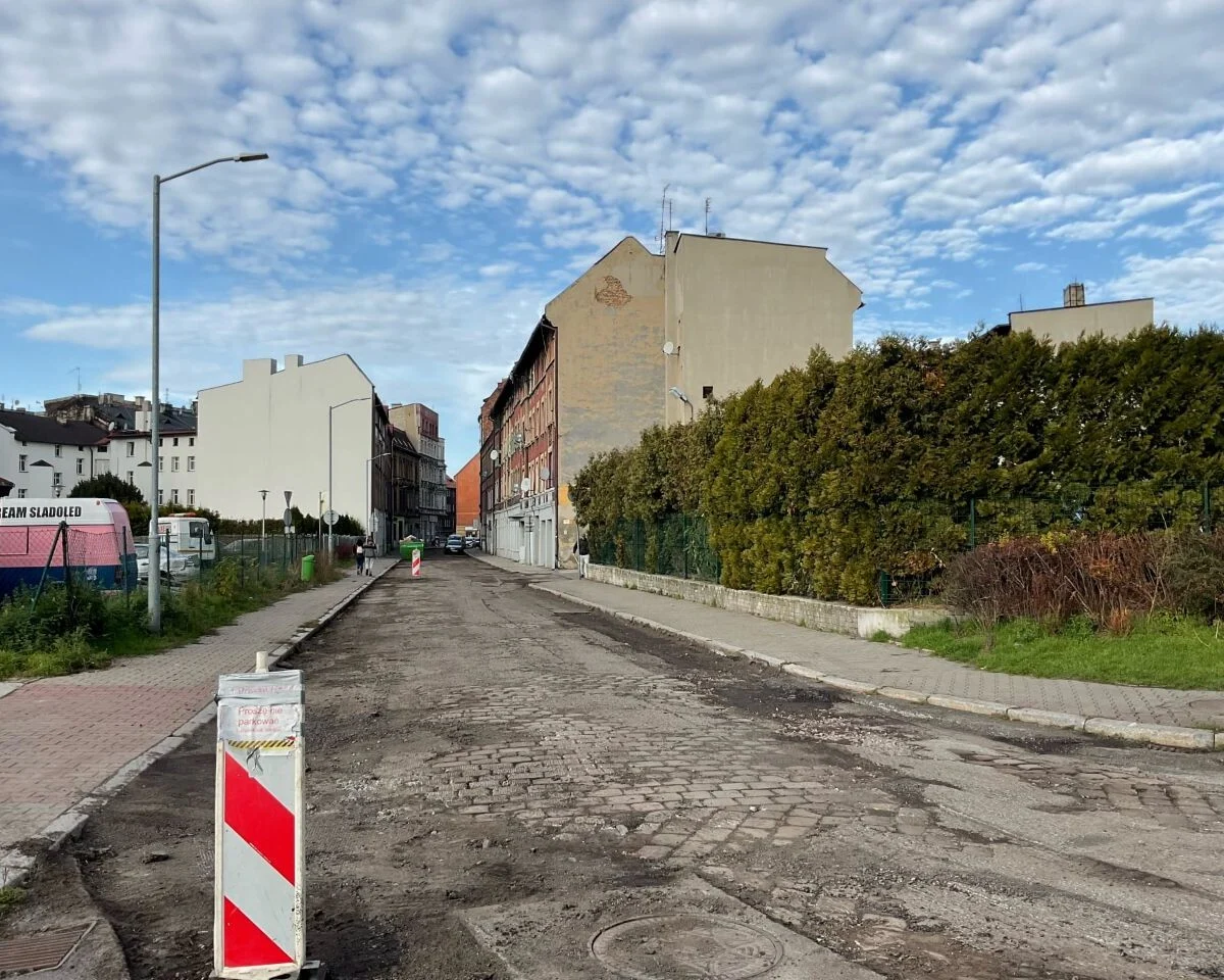 Remont ulicy Miechowickiej w Chorzowie – ruszyły prace nad nową nawierzchnią