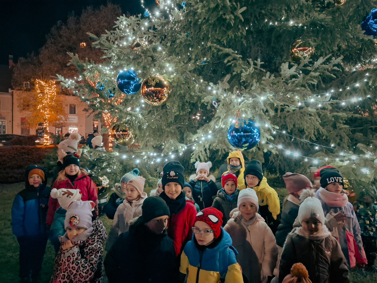 Świąteczne wydarzenie w Wodzisławiu – choinka, warsztaty i spotkanie ze Świętym Mikołajem