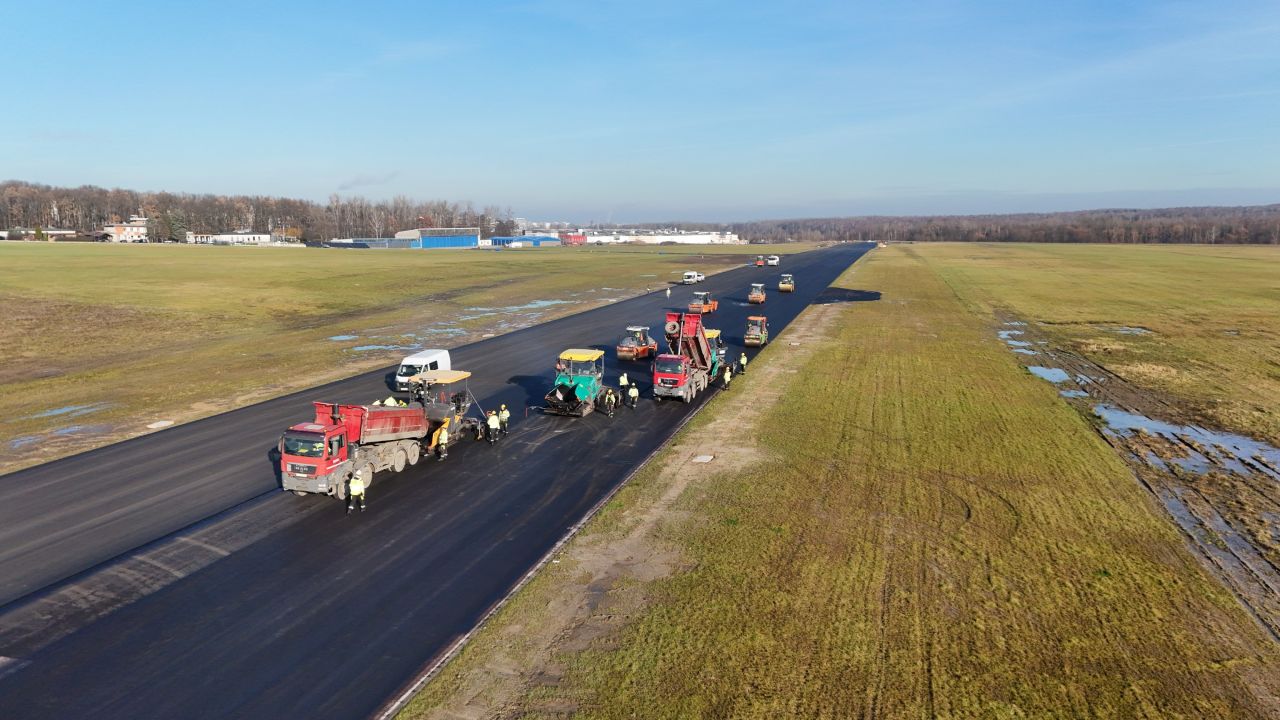 Trwa inwestycja w pas startowy lotniska Muchowiec