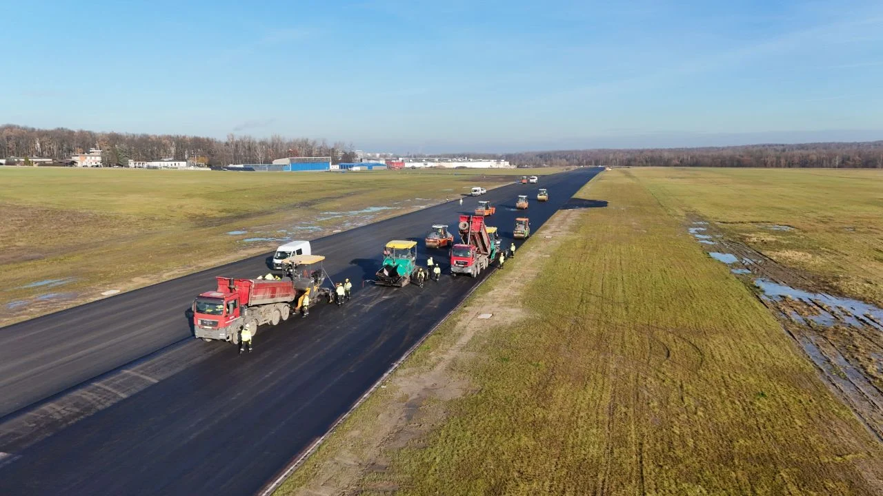 Trwa inwestycja w pas startowy lotniska Muchowiec