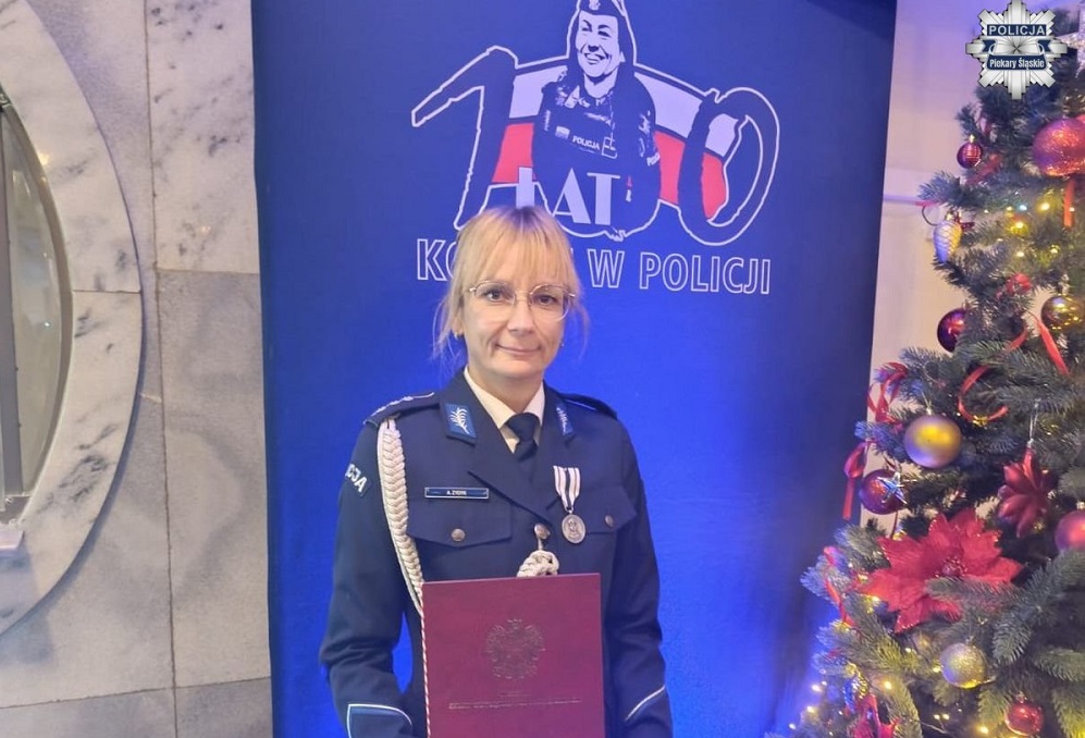 Piekarska profilaktyk st. asp. Aleksandra Zydyk uhonorowana medalem 100-lecia służby kobiet w Policji