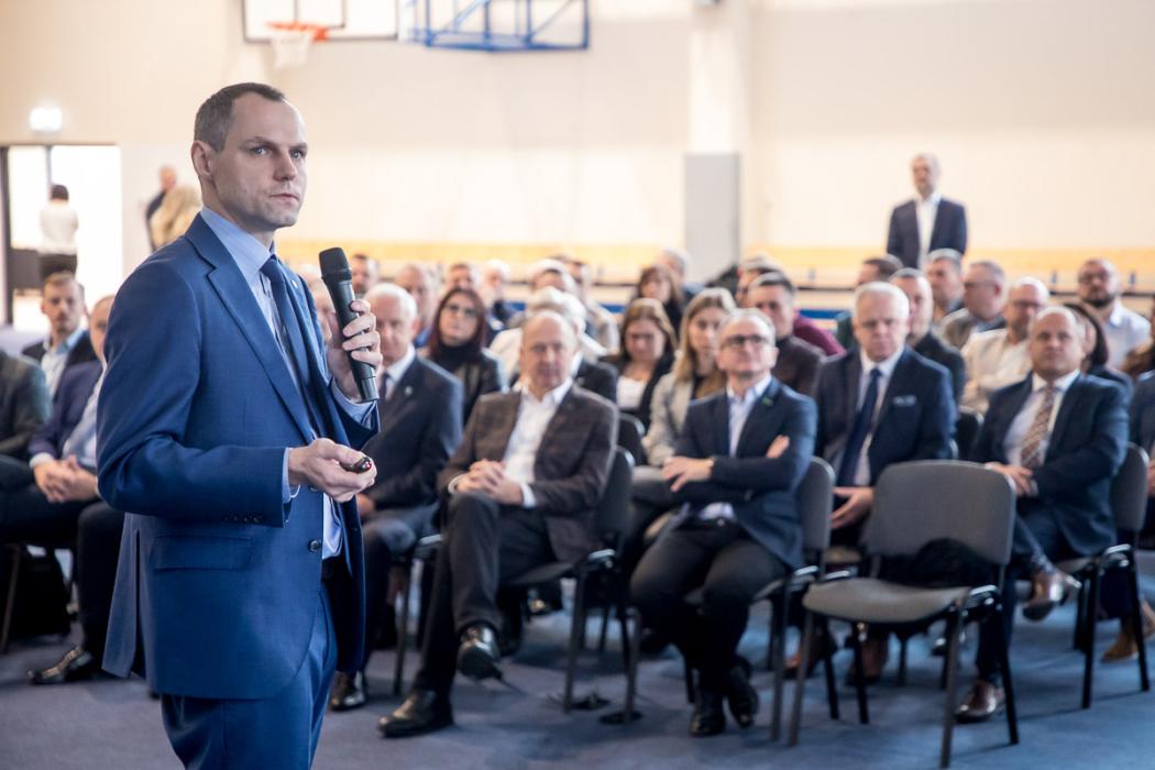 Spotkanie w Kłobucku o kluczowych inwestycjach drogowych i kolejowych