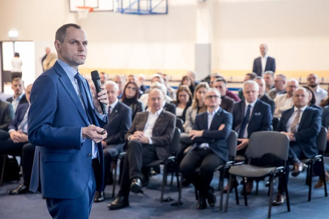 Spotkanie w Kłobucku o kluczowych inwestycjach drogowych i kolejowych