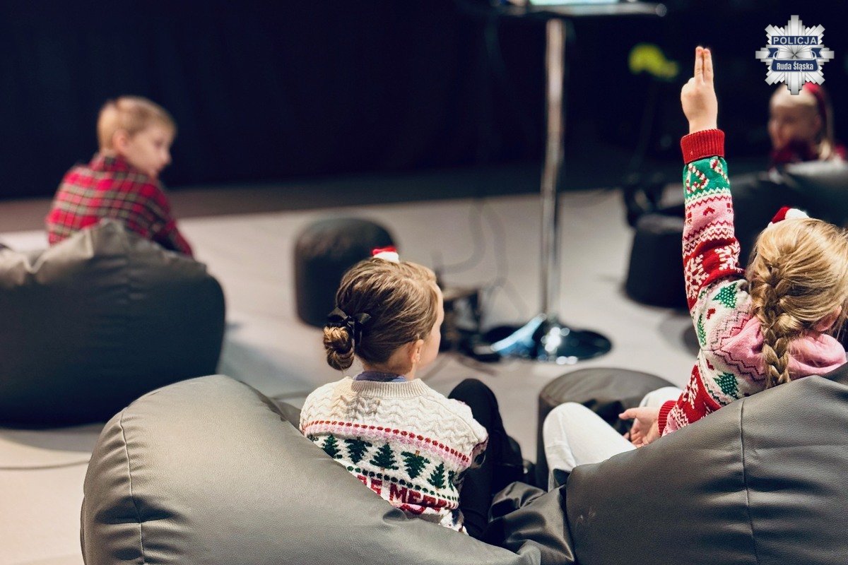 Mikołajkowa lekcja bezpieczeństwa - policjanci odwiedzili najmłodszych