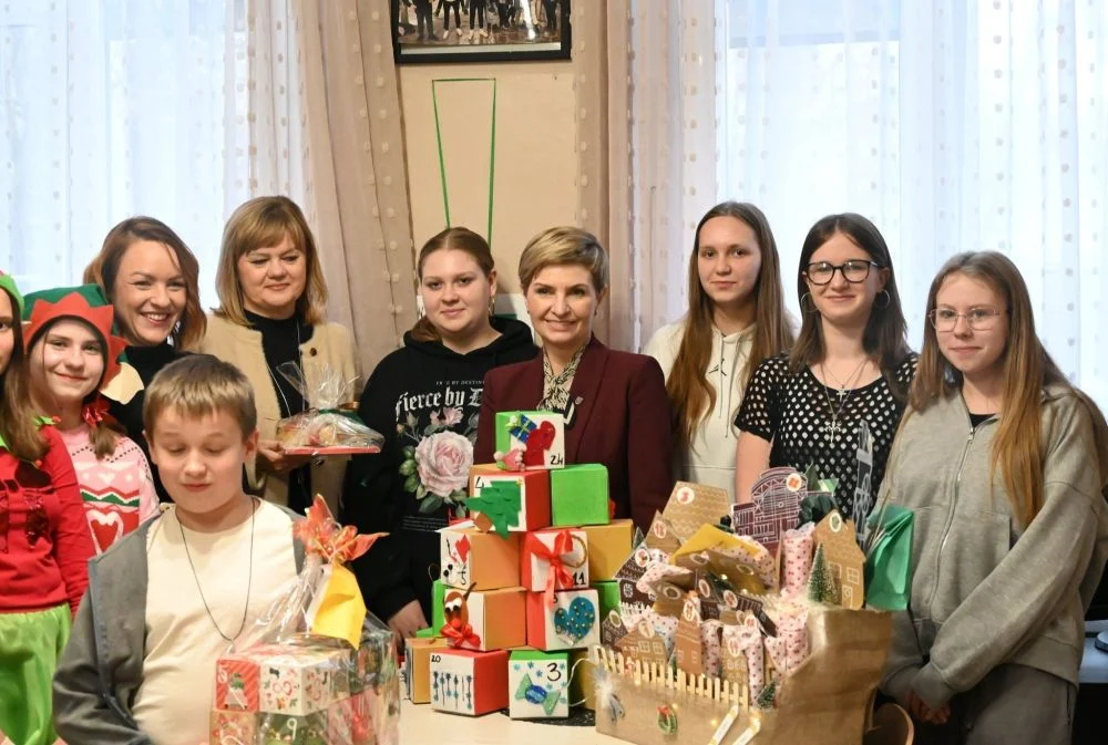 Dzieci z placówek opiekuńczo-wychowawczych otrzymały kalendarze adwentowe