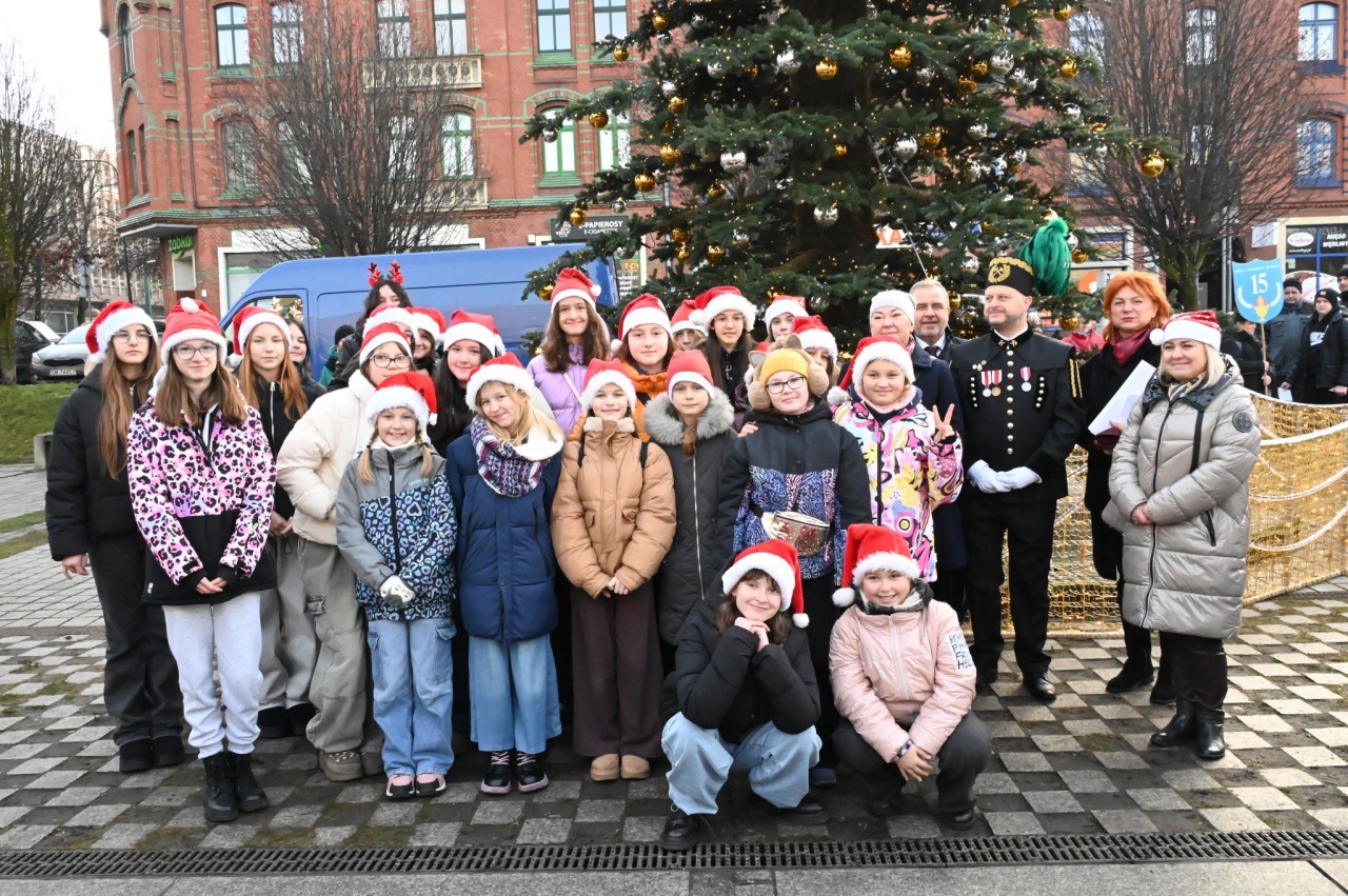 Świąteczne śpiewanie na rynku w Nowym Bytomiu 1