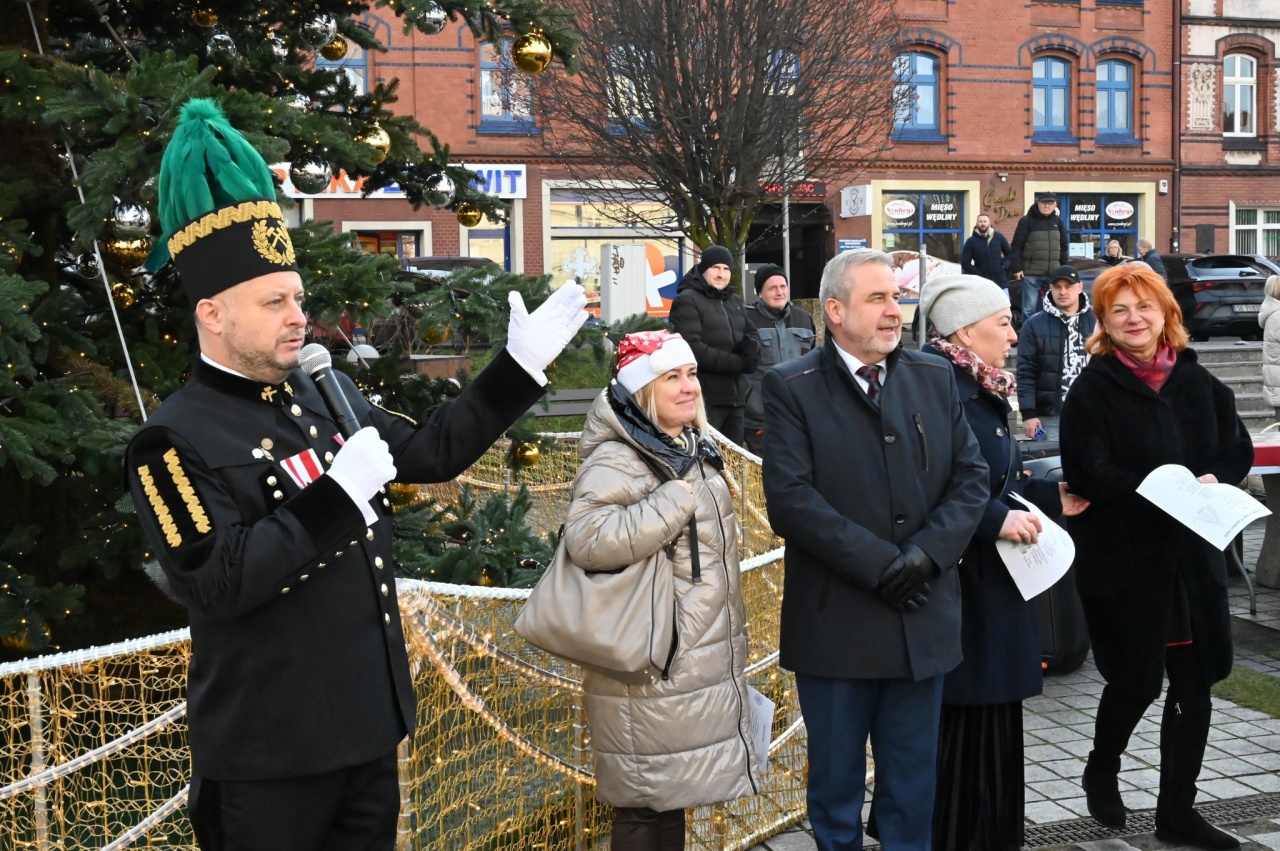 Świąteczne śpiewanie na rynku w Nowym Bytomiu 8