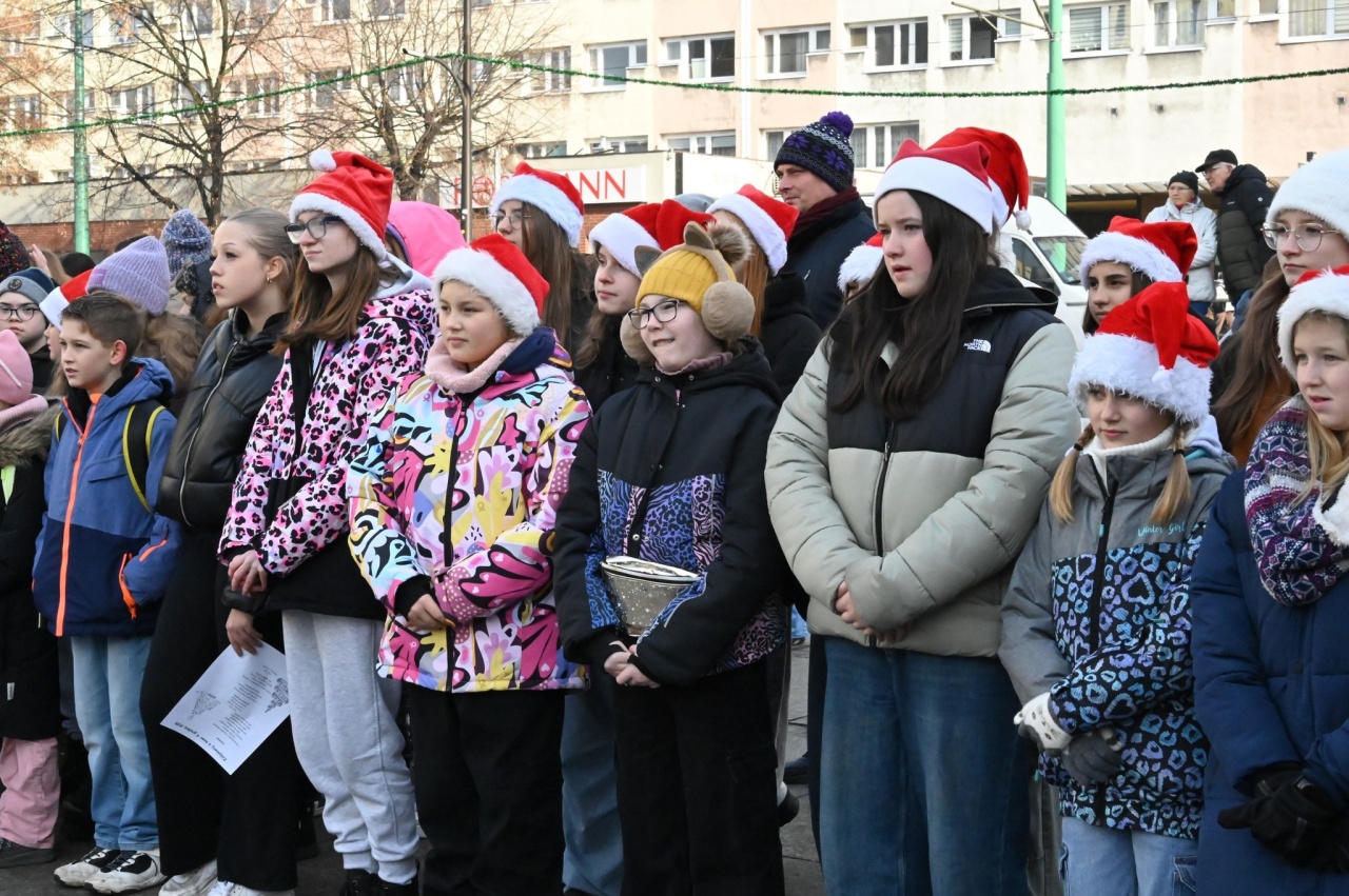 Świąteczne śpiewanie na rynku w Nowym Bytomiu 12